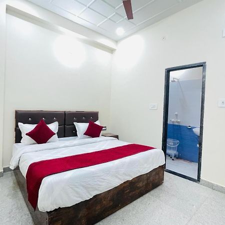 The Lord Krishna Residency Vrindavan Hotel ภายนอก รูปภาพ